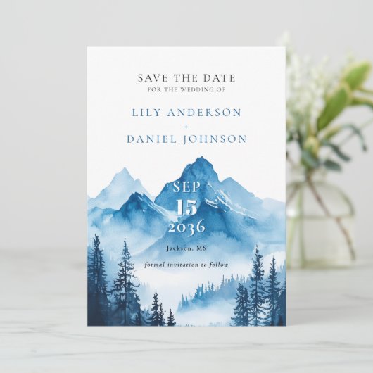 Elegante Blue Waterverf Mountain bruiloft Save The Date (Staand voorkant)