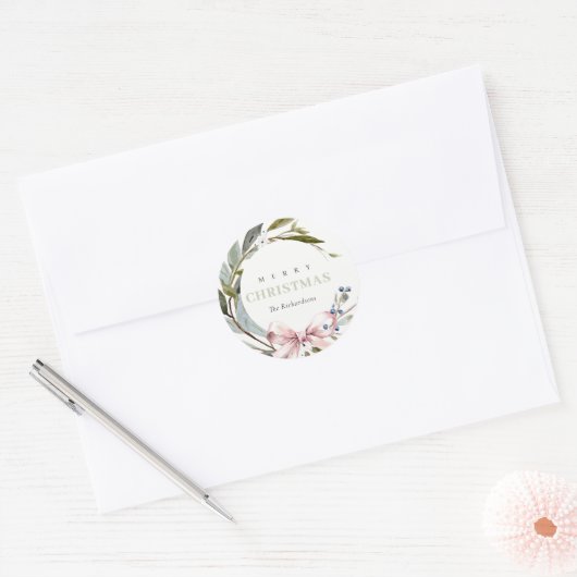 Elegante Blush Blauw Groene Winter Kerst Krans Ronde Sticker (Envelop)