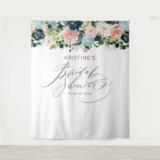 Elegante Blush Blauwe Roos Bloemrijke Script Bruil Wandkleed (Voorkant)