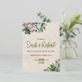 Elegante Blush Bloemen Monogram Huwelijk Folie Uitnodiging Briefkaart (Staand Voorkant)