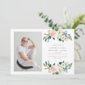 Elegante Blush Bloemen Viering van het leven Begra Kaart (Staand voorkant)