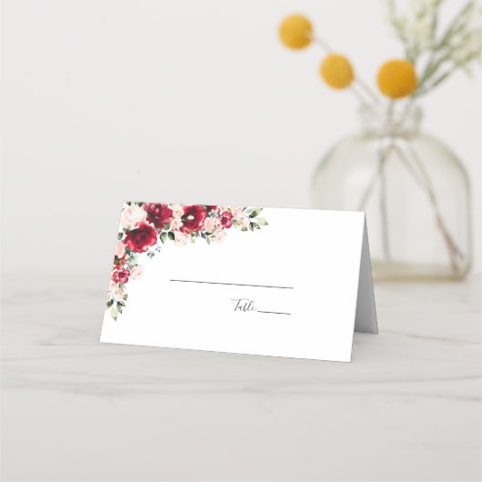 Elegante Blush en Red Roses Bruiloft Plaatskaartje (Voorkant)