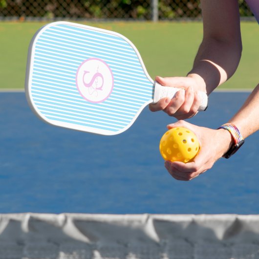 Elegante Blush Gestreepte Monogram Pickleball Padd Paddle (Insitu)