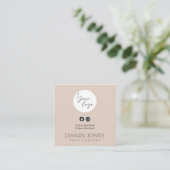 Elegante Blush QR-code Vierkante Visitekaartje (Staand voorkant)