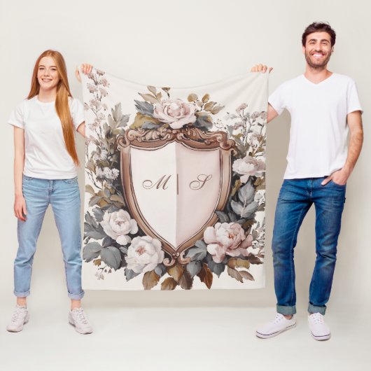 Elegante Blush Roze Pioenen Rococo Wedding Crest Fleece Deken (In situ)