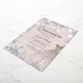 Elegante Blush Roze Winter Sneeuwvlok Quinceanera Folie Uitnodiging (Gedraaid)