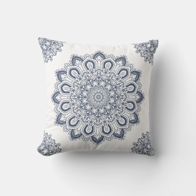 Elegante Boho Blauwe en Witte Mandala Kussen (Voorkant)