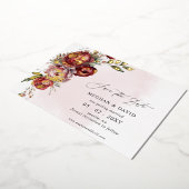 Elegante Boho Bourgondië Blush Bloemen Foto Folie Uitnodiging (Gedraaid)