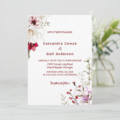 Elegante Boho Maroon Bloem Bruiloft Uitnodiging (Staand voorkant)