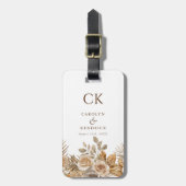 Elegante Boho Neutral Bloemen Monogram Huwelijk Bagagelabel (Voorkant verticaal)