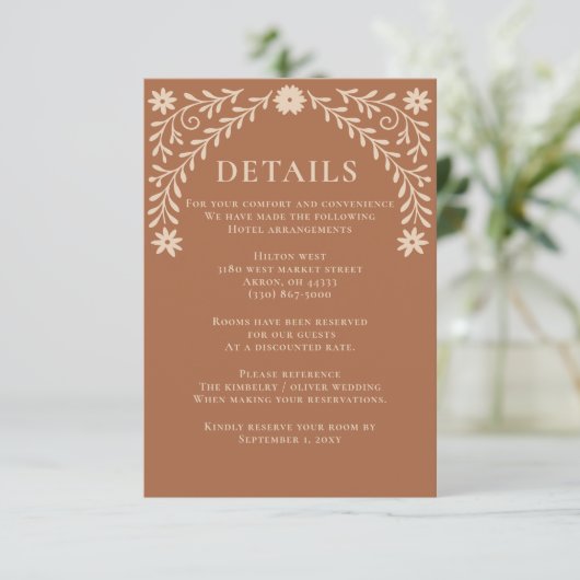Elegante Boho Terracotta Bloemen Bruiloft Informatiekaartje (Staand voorkant)