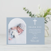 Elegante boog foto stoffige blauwe doop bedankkaart (Staand voorkant)