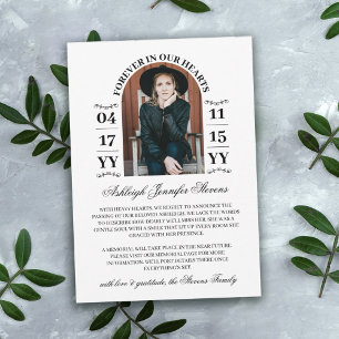 Elegante boogfoto voor altijd in ons hart Dood Aankondiging