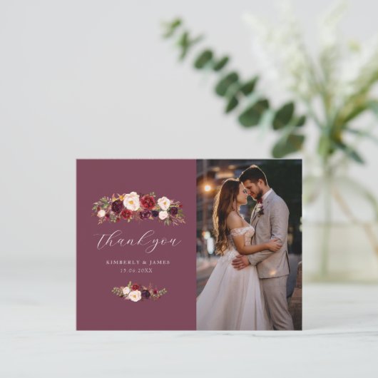 Elegante bordeaux & blozen bloemen bruiloft dank u briefkaart (Staand voorkant)
