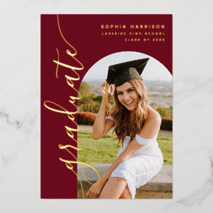 Elegante bordeaux foto boog afstuderen folie uitno uitnodiging
