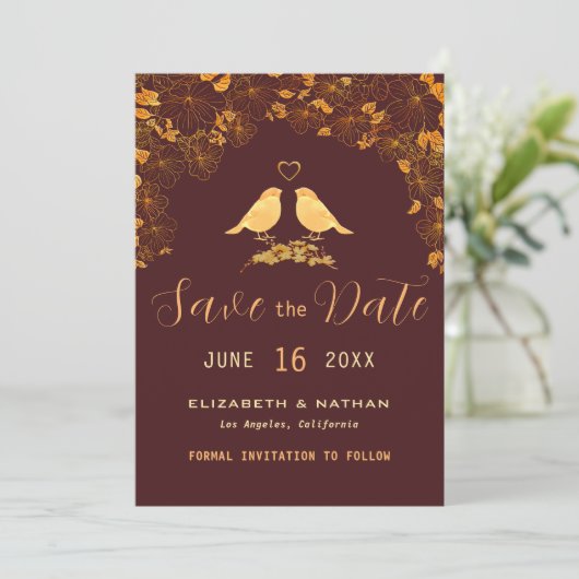 Elegante bordeauxrode en gouden bloemenvogels aang save the date (Staand voorkant)