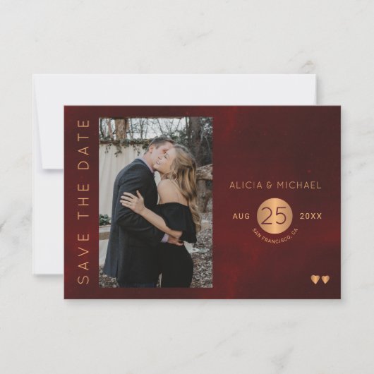 Elegante bordeauxrode gouden trouwfoto bewaar de d save the date (Voorkant)