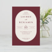 Elegante bordeauxrood serif trouwuitnodiging kaart (Staand voorkant)