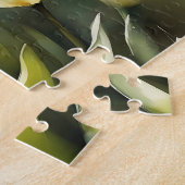 Elegante bos witte tulpen in een serene tuin legpuzzel (Zijkant)