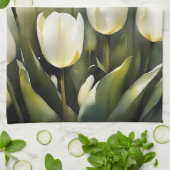 Elegante bos witte tulpen in een serene tuin theedoek (Gevouwen)