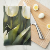 Elegante bos witte tulpen in een serene tuin theedoek (Quarter Fold)