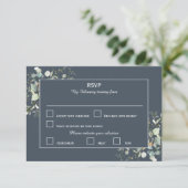 Elegante botanische eucalyptusgroen, diep grijs RSVP kaartje (Staand voorkant)