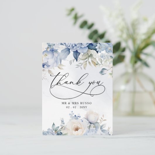 Elegante Botanische Stoffige Blauwe Bloemen Dank u Briefkaart (Staand voorkant)