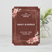 Elegante Bourgogne Bloem Bruiloft Uitnodiging (Staand voorkant)