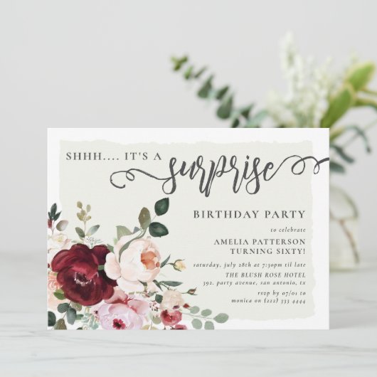 Elegante Bourgogne & Blush Bloemen Verrassing Verj Kaart (Staand voorkant)