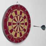 Elegante Bourgogne Faux Gold Custom Naam Geometris Dartbord<br><div class="desc">Een klassiek dartboard ontwerp met afwisselend bordeaux en faux gouden folie driehoeken. Boven en onder staan de naam en een boodschap als gebogen tekst,  in gouden petten.</div>