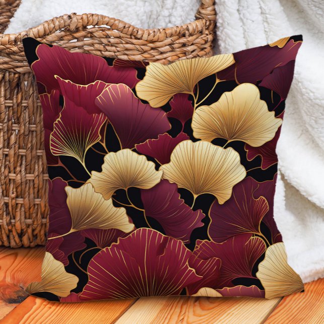 Elegante Bourgogne Gouden Ginko bladeren zwart Kussen (Elegant burgundy and gold ginko on black decorator pillow)