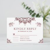 Elegante Bourgogne Henna Indische RSVP Kaartje (Staand voorkant)