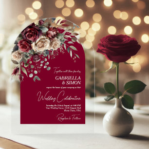 Elegante Bourgondië & Crème Rozen Boog Bruiloft Acryl Uitnodigingen