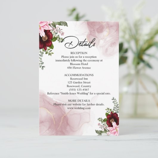 Elegante Bourgondische bloem bruiloft Informatiekaartje (Staand voorkant)