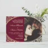 Elegante Bourgondische bruiloft QR Code Uitnodigin Kaart (Staand voorkant)