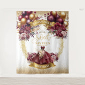 Elegante Bourgondische jurk Sweet Sixteen Backdrop Wandkleed (Voorkant)