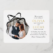 Elegante Bow All-in-One Zwart & Wit Fotobruiloft Folie Uitnodiging (Voorkant)