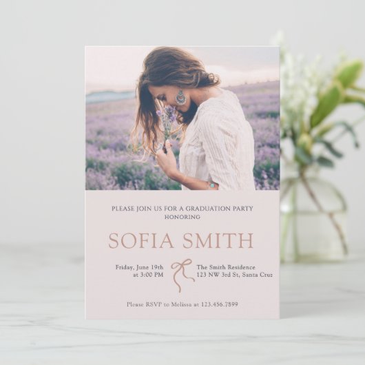 Elegante Bow Graduation Party uitnodiging (Staand voorkant)