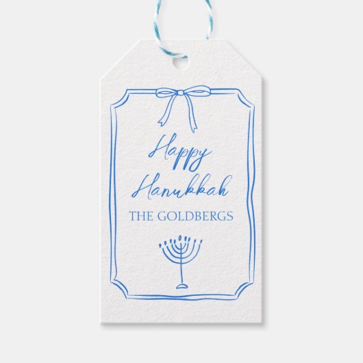 Elegante Bow Menorah Custom Name Happy Chanoeka Cadeaulabel (Voorkant)