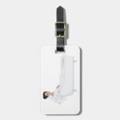 Elegante bruid ontspannen in bad bruiloft ontwerp bagagelabel (Voorkant verticaal)