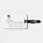 Elegante bruid ontspannen in bad bruiloft ontwerp bagagelabel (Achterkant horizontaal)