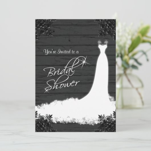 Elegante bruidsjurk op rustiek zwart hout kaart (Staand voorkant)