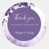 Elegante bruiloft met Eiffeltoren en paarse bloeme Ronde Sticker (Voorkant)