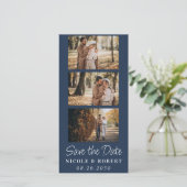 Elegante Bruiloft Monogram Fotostrip QR Code Save The Date (Staand voorkant)