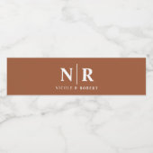 Elegante bruiloft monogram gepersonaliseerde terra waterfles etiket (Enkel label)