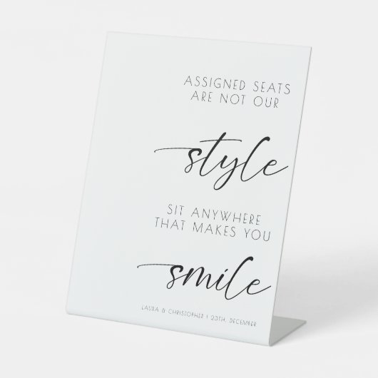 Elegante bruiloft toegewezen stoelen zijn niet onz reclamebord met voetstuk (Voorkant)