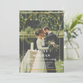 Elegante bruiloft uitnodiging met gouden boog (Staand voorkant)