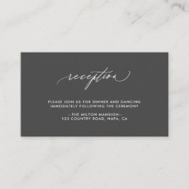 Elegante bruiloftsontvangst met eenvoudige kalligr informatiekaartje
