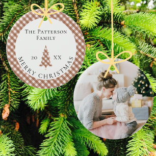 Elegante bruine gingham plaid foto vrolijk kerstfe keramisch ornament