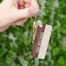 Elegante bruine houten textuur moderne stijl monog sleutelhanger